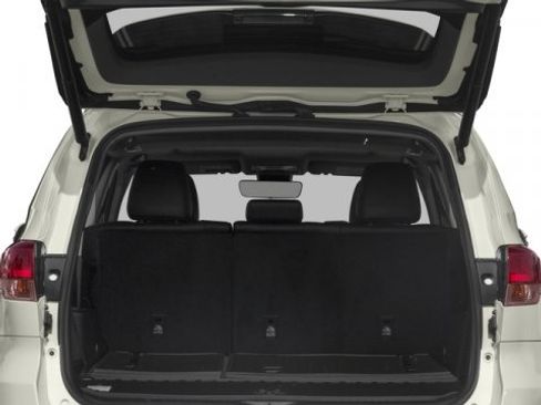 Used 2017 Toyota Highlander XLE AWD/4WD image 12