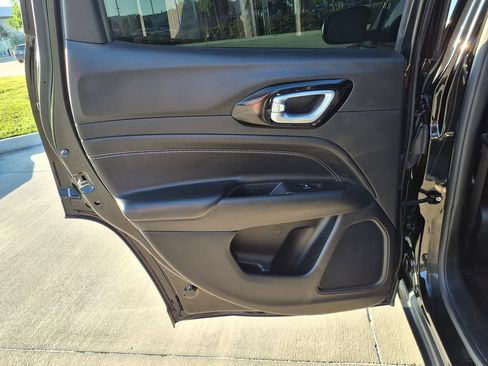 Used 2023 Jeep Compass Latitude AWD/4WD image 16