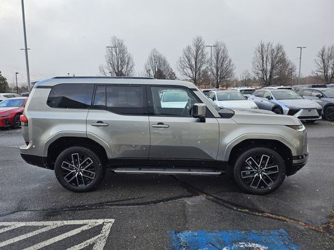 Used 2026 Lexus GX 550 w/ Accessory Package (2T) image 4