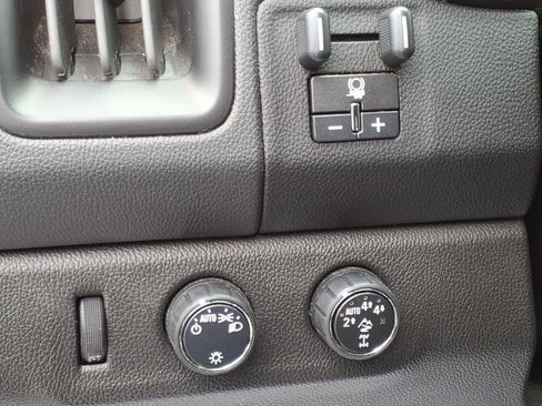 Used 2022 Chevrolet Colorado ZR2 AWD/4WD image 15