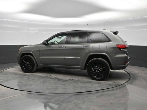 Used 2019 Jeep Grand Cherokee Altitude AWD/4WD image 5
