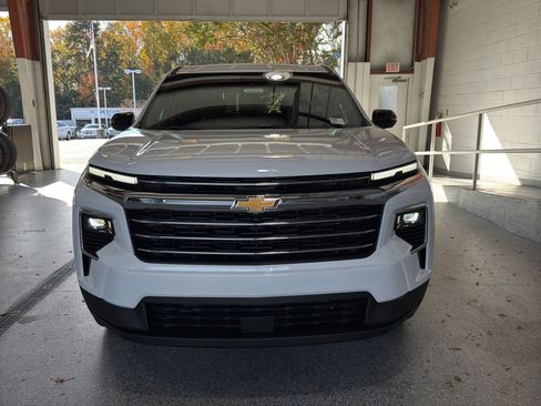 New 2026 Chevrolet Traverse LT image 2