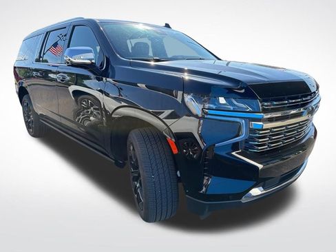 Used 2023 Chevrolet Suburban Premier w/ Premium Package AWD/4WD image 5