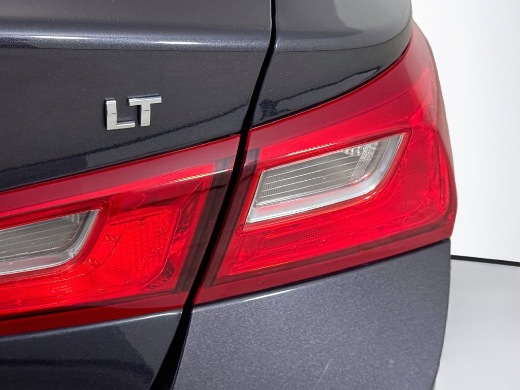 Used 2023 Chevrolet Malibu LT FWD image 31