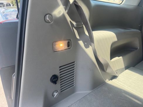 Used 2015 Nissan Quest S FWD image 21