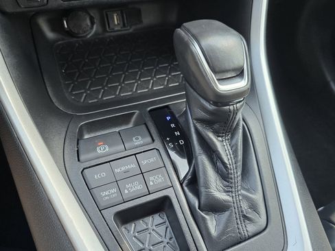 Certified 2020 Toyota RAV4 XLE Premium AWD/4WD image 29