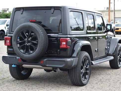 Used 2022 Jeep Wrangler Unlimited Sahara w/ Cold Weather Group AWD/4WD image 5