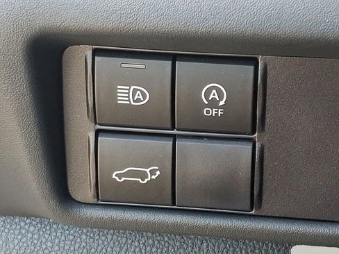 Used 2023 Toyota Highlander XLE AWD/4WD image 27