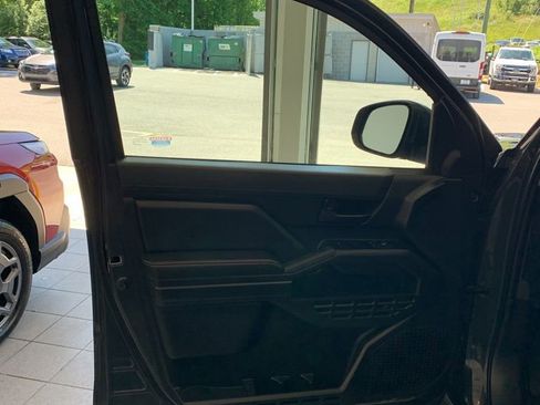 Used 2025 Toyota Tacoma SR w/ SR Upgrade Package AWD/4WD image 13