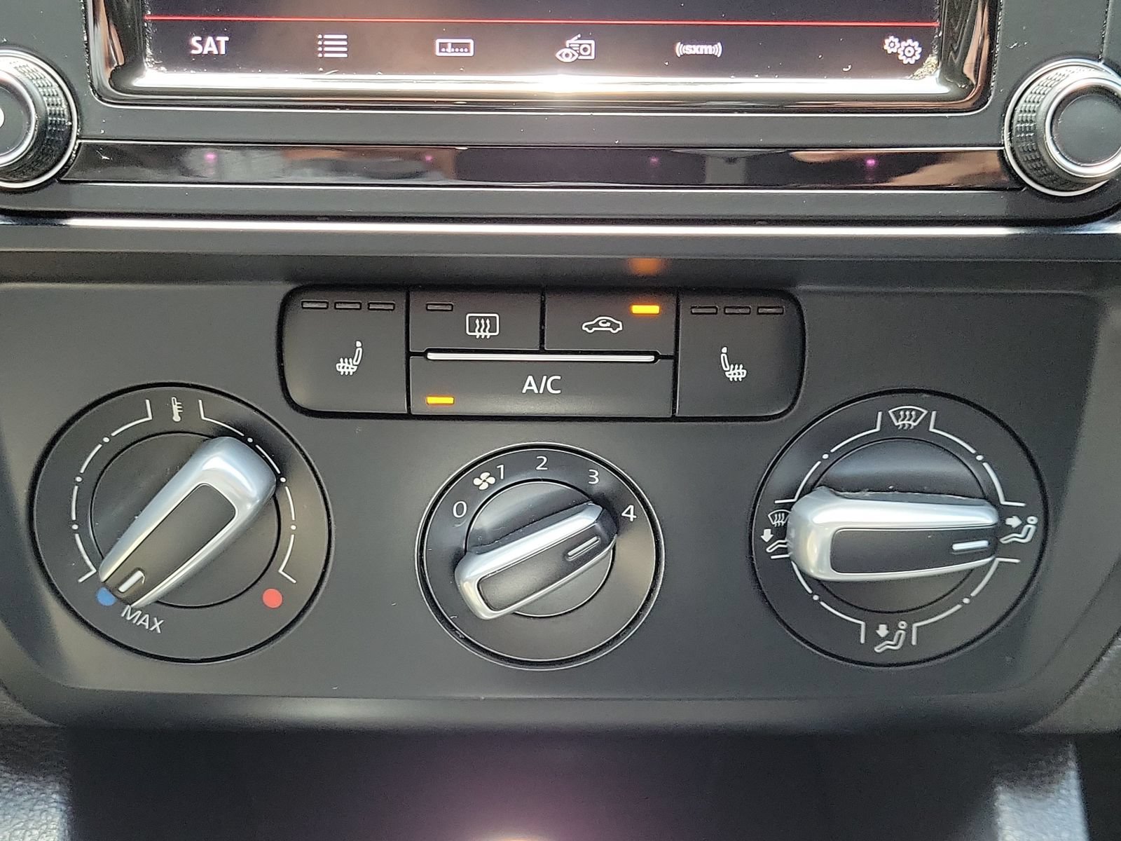 Used 2018 Volkswagen Jetta SE FWD image 26