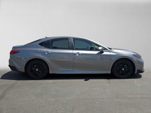 Used 2026 Toyota Camry SE FWD image 2