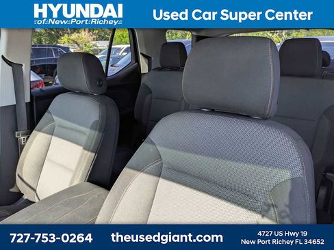 Used 2021 Chevrolet Traverse LS FWD image 3