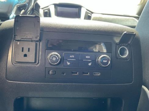 Used 2018 Chevrolet Suburban Premier AWD/4WD image 15