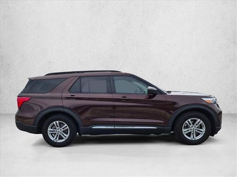 Used 2020 Ford Explorer XLT w/ Equipment Group 202A RWD image 4