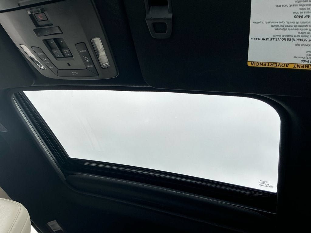 Used 2025 Toyota Sienna Platinum AWD/4WD image 19