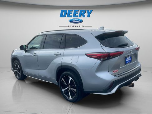 Used 2021 Toyota Highlander XSE AWD/4WD image 3