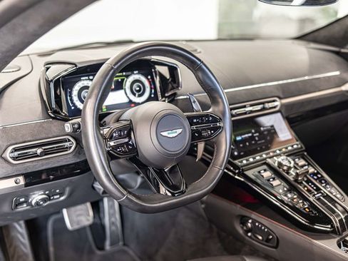 Used 2025 Aston Martin V8 Vantage Coupe image 17