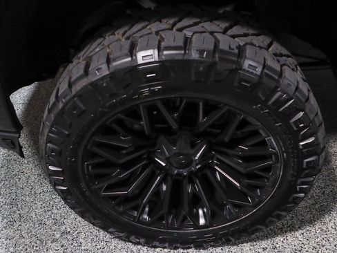 Used 2023 GMC Sierra 2500 Denali w/ Denali Black Diamond Edition image 12