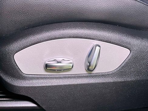 Certified 2023 Porsche Macan AWD/4WD image 17