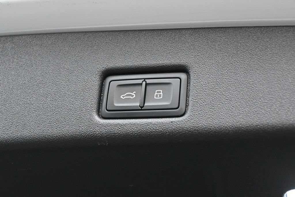 Used 2025 Audi Q5 Premium Plus w/ Premium Plus AWD/4WD image 19