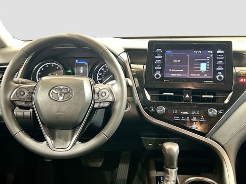 Used 2024 Toyota Camry SE w/ Convenience Package image 18