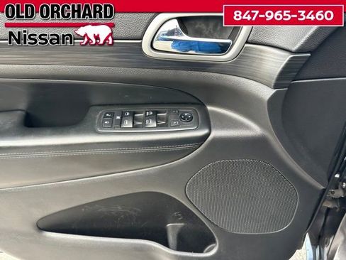 Used 2019 Jeep Grand Cherokee Altitude AWD/4WD image 9