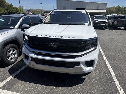 Used 2025 Ford Expedition Max Platinum image 5