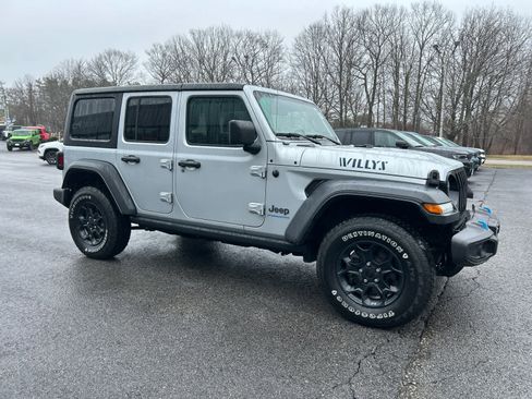 Used 2023 Jeep Wrangler Unlimited w/ Cold Weather Group AWD/4WD image 2