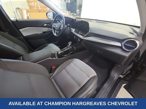 Used 2025 Chevrolet Trax LT w/ Driver Confidence Package FWD image 37