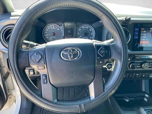Used 2017 Toyota Tacoma TRD Sport w/ Premium & Technology Package RWD image 14