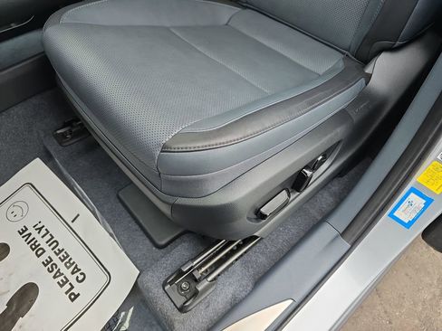 Used 2023 Lexus RZ 450e Premium image 32