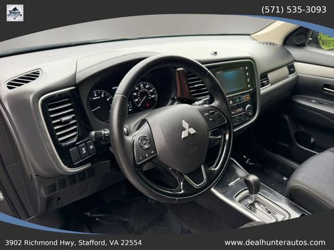 Used 2018 Mitsubishi Outlander SE AWD/4WD image 25