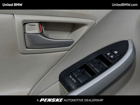 Used 2014 Toyota Prius Three image 3