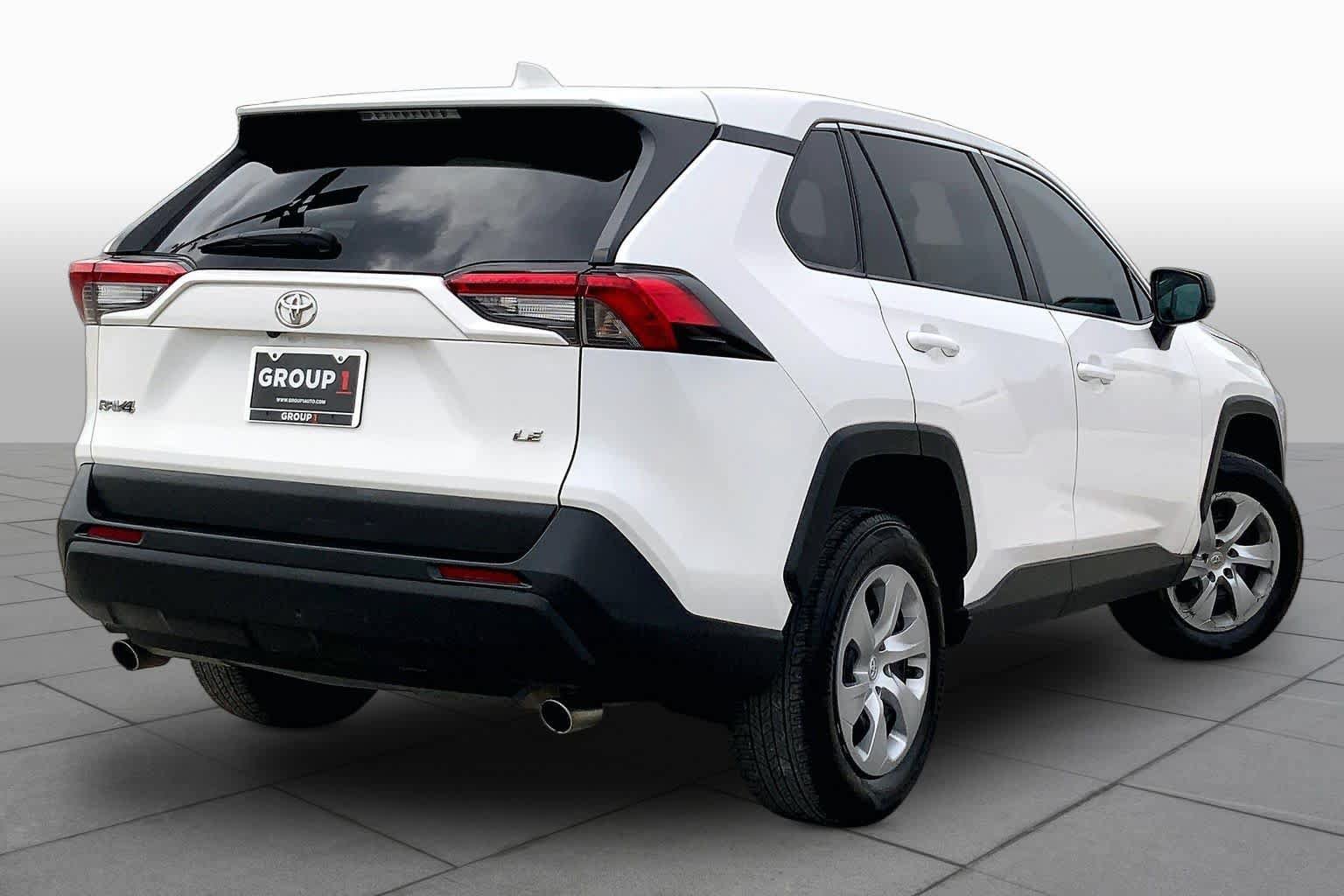 Used 2022 Toyota RAV4 LE FWD image 13