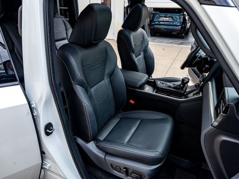 Used 2024 Lexus GX 550 w/ Accessory Package (Z1) AWD/4WD image 32