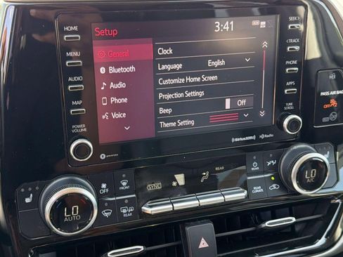 Used 2020 Toyota Highlander XLE FWD image 27