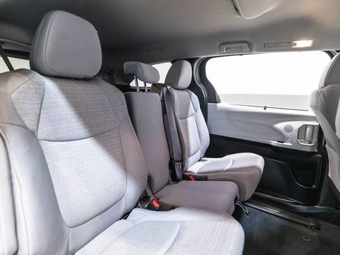 Certified 2025 Toyota Sienna LE FWD image 34