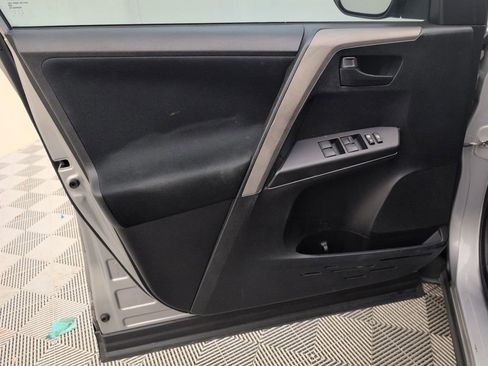 Used 2017 Toyota RAV4 LE FWD image 31
