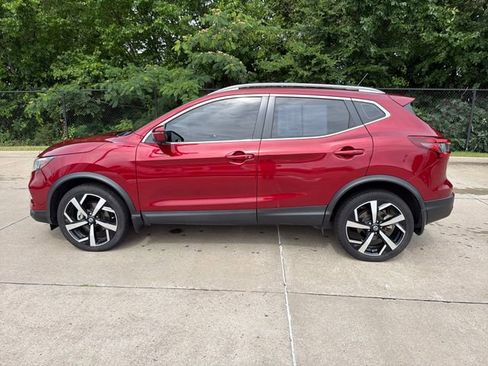 Used 2021 Nissan Rogue Sport SL w/ Premium Package FWD image 2