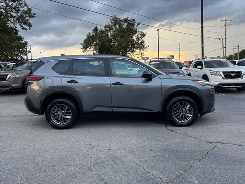 Used 2023 Nissan Rogue S AWD/4WD image 2