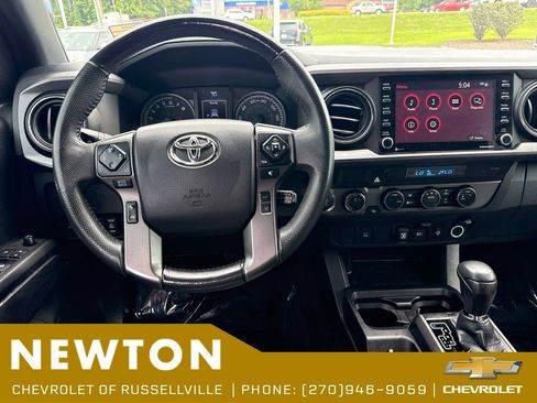 Used 2021 Toyota Tacoma TRD Sport AWD/4WD image 12