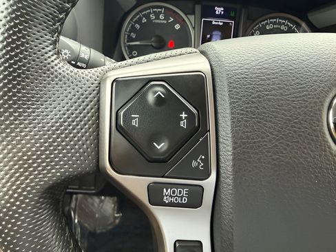 Used 2021 Toyota Tacoma SR5 AWD/4WD image 17