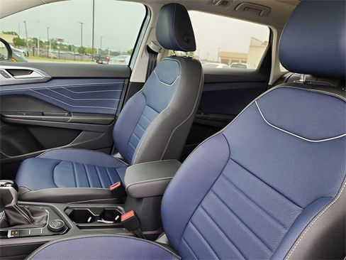 New 2025 Volkswagen Taos SEL image 13