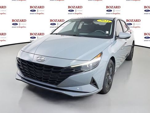 Used 2023 Hyundai Elantra SEL w/ Cargo Package FWD image 4
