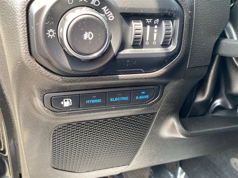 Used 2022 Jeep Wrangler Unlimited Sahara w/ Cold Weather Group image 22