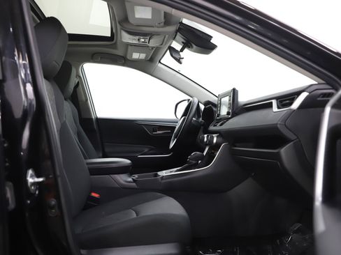 Used 2021 Toyota RAV4 XLE w/ Convenience Package image 11