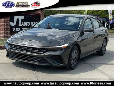 Used 2024 Hyundai Elantra SEL FWD image 3