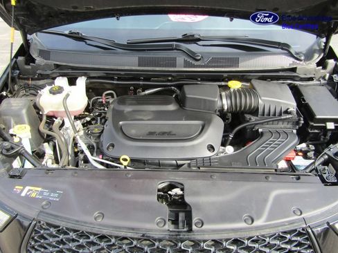 Used 2025 Chrysler Pacifica Limited FWD image 46