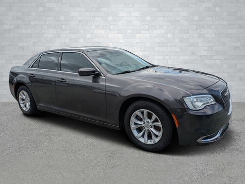 Used 2015 Chrysler 300 Limited image 2