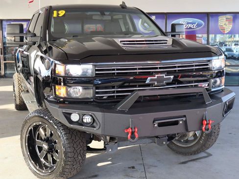 Used 2019 Chevrolet Silverado 2500 LT w/ Custom Sport Edition image 3